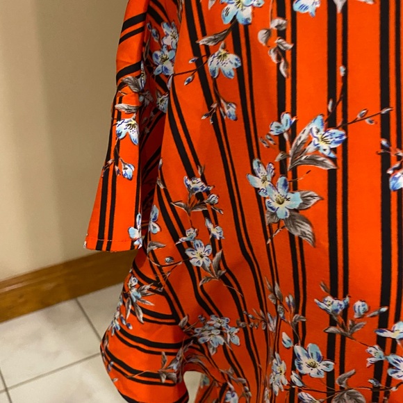 Blouse in Orange navy and light blue sbd white floral by ÁGAGI - Picture 7 of 8